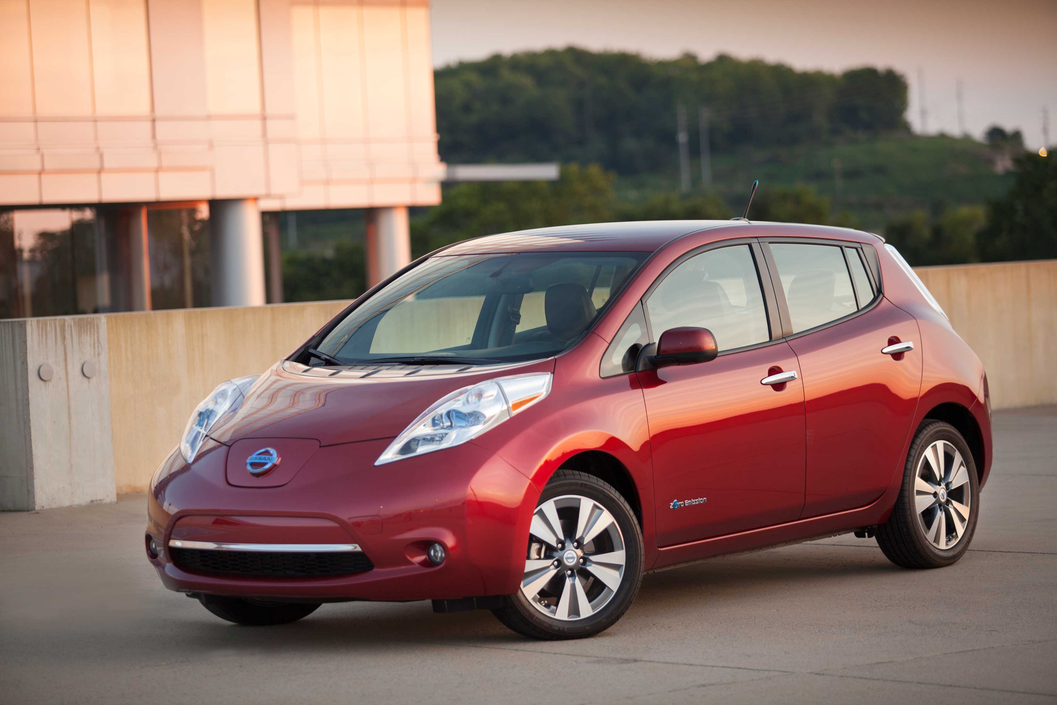 Nissan leaf. Ниссан Леаф 2014. Ниссан лиф 2013. Ниссан Leaf 2013. Ниссан лиф 2014.