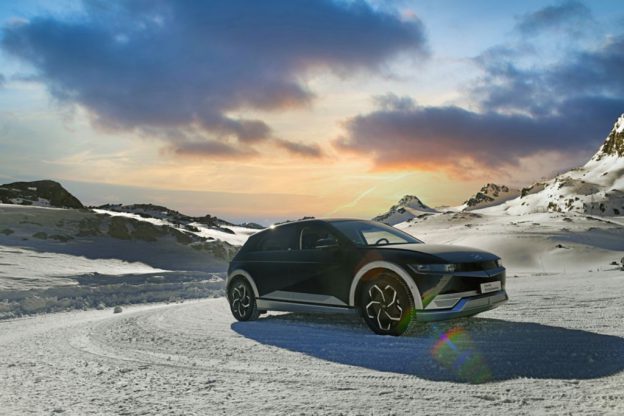 Préparez votre voiture électrique pour l'hiver en montagne